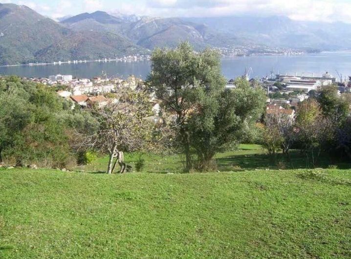 Zemljiste sa pogledom na more u Crnoj Gori