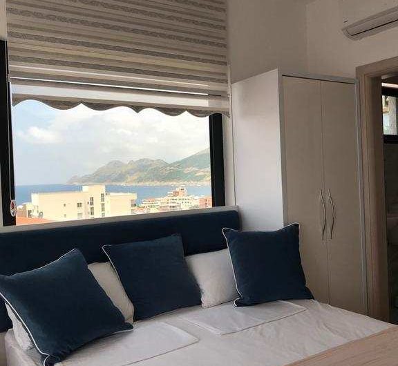 Mali luksuzni hotel sa restoranom i pogledom na more u Dobra Voda