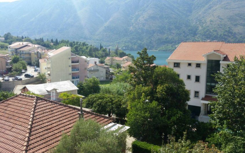 Apartmanska kuća u Dobroti, Kotor
