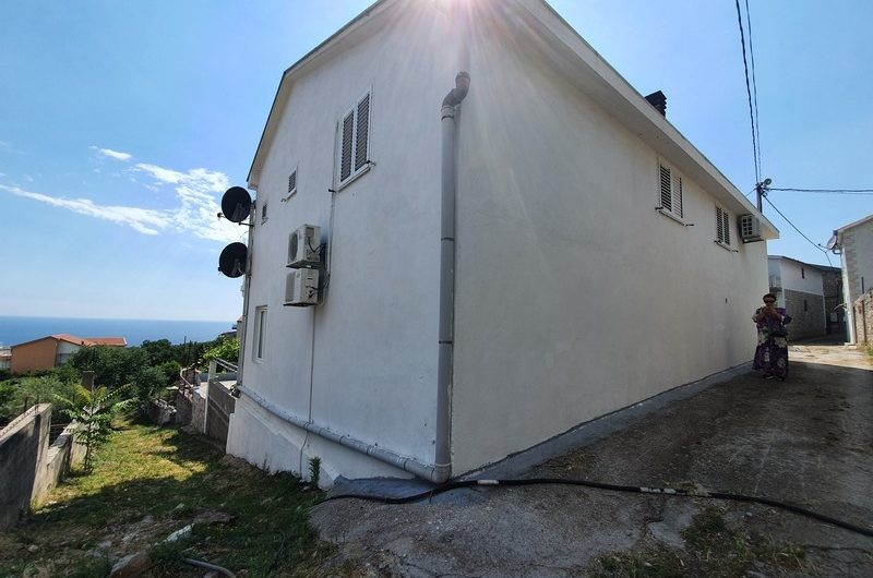 Kuća od 250 m2 s pogledom na more u Krimovicama. Vruća cijena – 175.000 eura!