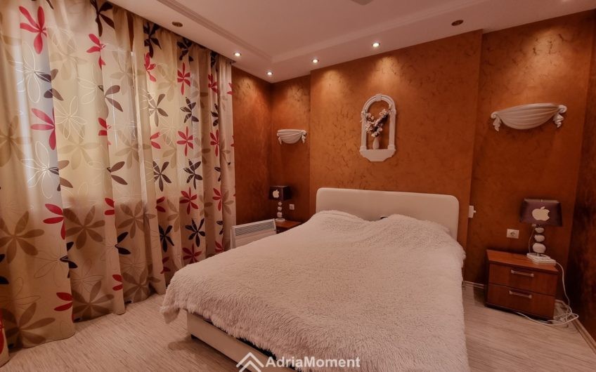 Luksuzna kuća za 3 stana – najbolja ponuda u Tivtu!