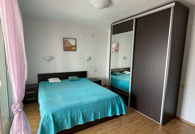Kuća sa 5 apartmana u Baošićima – za stanovanje i poslovanje