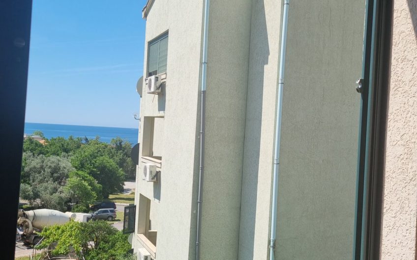 Stan sa terasom i pogledom na more u Petrovcu