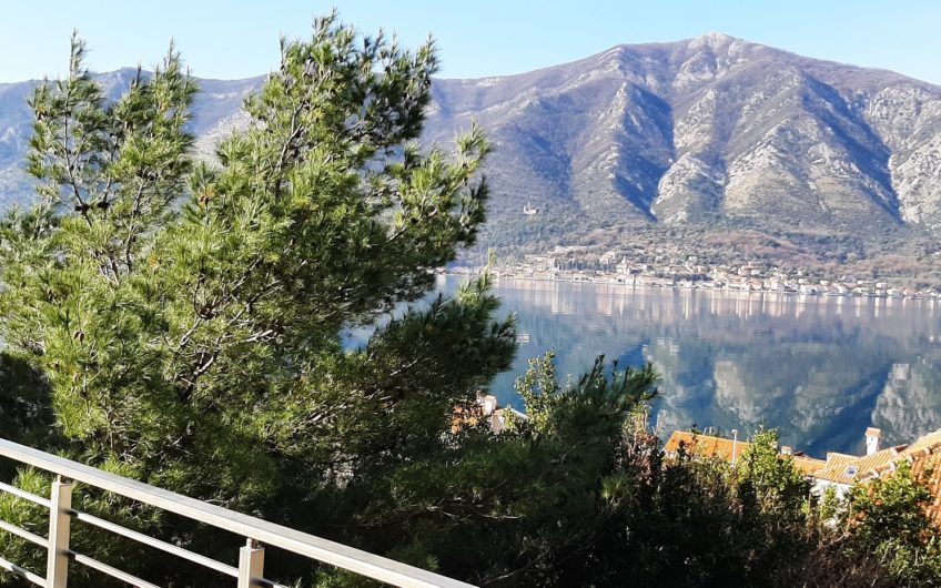 Dvoetažni penthaus u Dobroti, Kotor