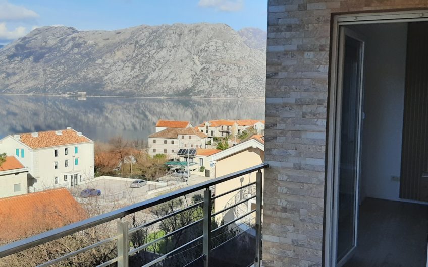 Dvoetažni penthaus u Dobroti, Kotor