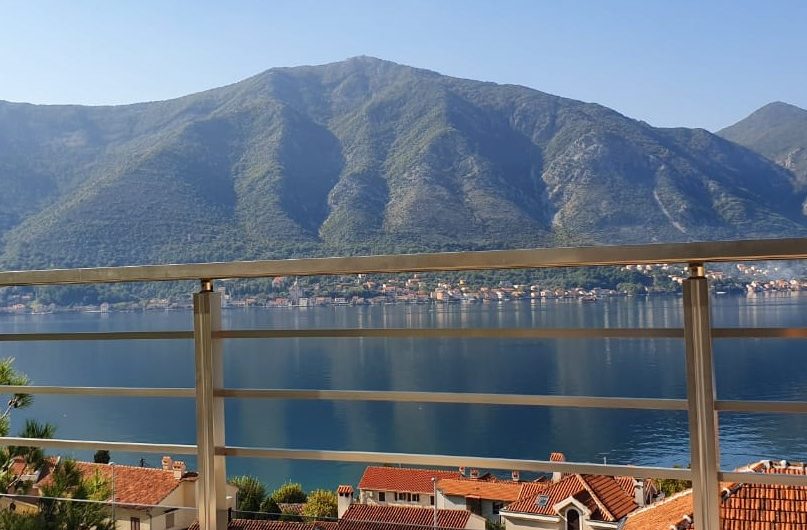 Dvoetažni penthaus u Dobroti, Kotor