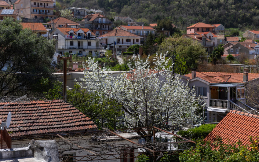 Prodaja kuce u Kotoru – sa pogledom na more i Stari grad