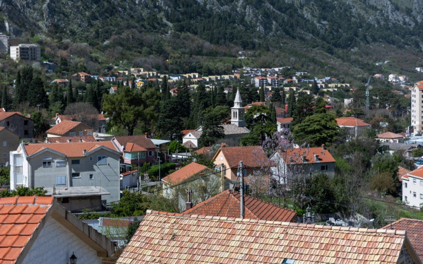 Prodaja kuce u Kotoru – sa pogledom na more i Stari grad