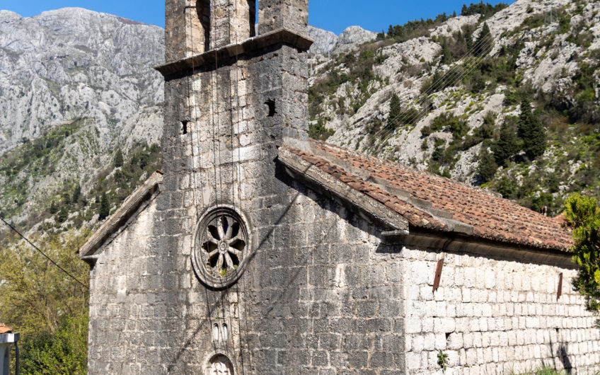 Prodaja kuce u Kotoru – sa pogledom na more i Stari grad