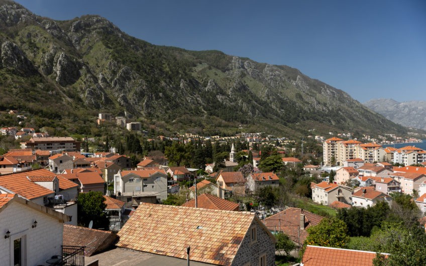 Prodaja kuce u Kotoru – sa pogledom na more i Stari grad