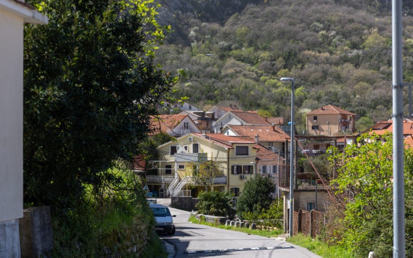 Prodaja kuce u Kotoru – sa pogledom na more i Stari grad