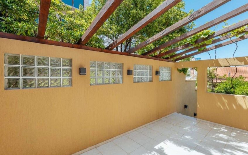 Kuća s bazenom na Luštici – 2. red od mora