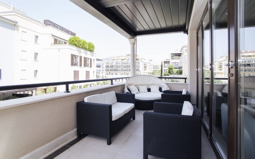 Ekskluzivna nekretnina u Porto Montenegro – jednosobni stan s garažom