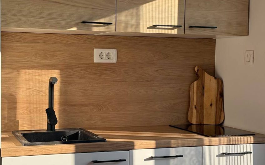 Prodaje se prostrani studio s parkomjestom – blizu centra Tivta