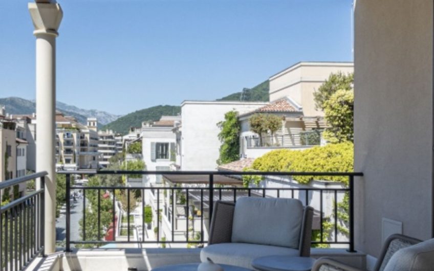 Novi trosoban penthouse s krovnim bazenom – Porto Montenegro