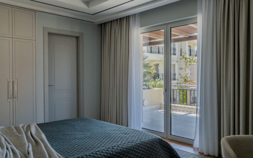 Novi trosoban penthouse s krovnim bazenom – Porto Montenegro