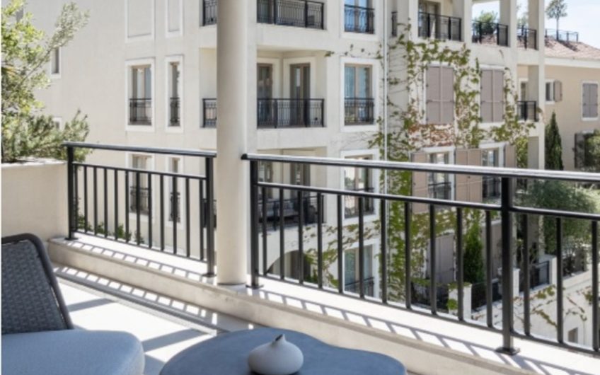 Novi trosoban penthouse s krovnim bazenom – Porto Montenegro