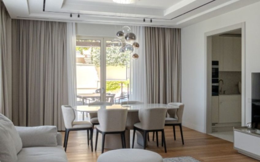Novi trosoban penthouse s krovnim bazenom – Porto Montenegro
