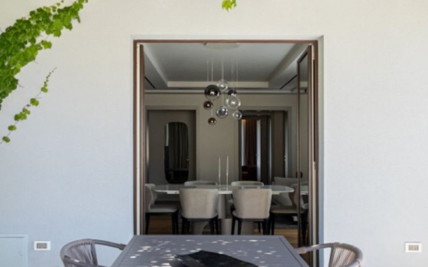 Novi trosoban penthouse s krovnim bazenom – Porto Montenegro