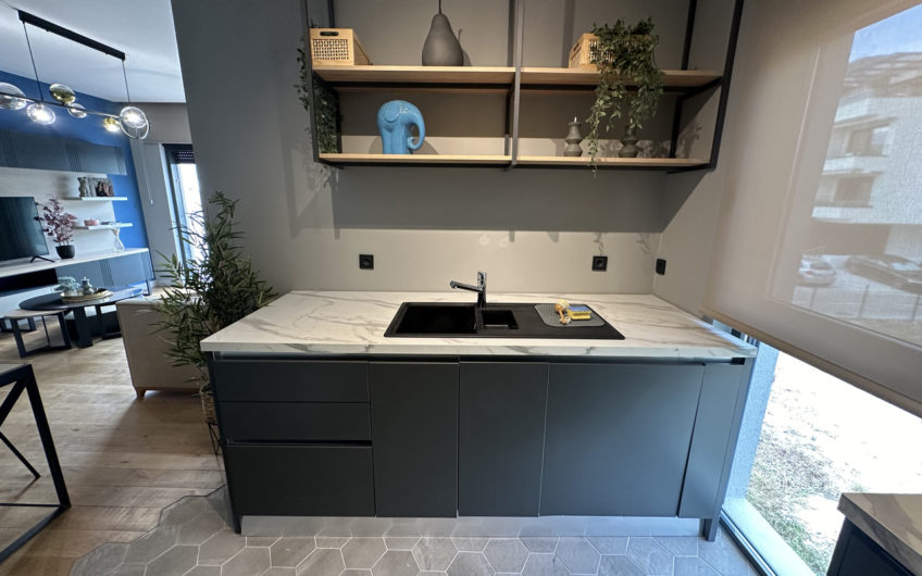 Moderan dvosoban stan 50 metara od mora u Donjoj Lastvi