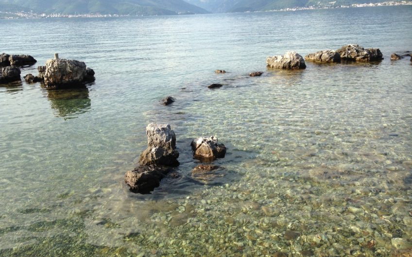 Kuća uz more u Luštici – odmah na plaži