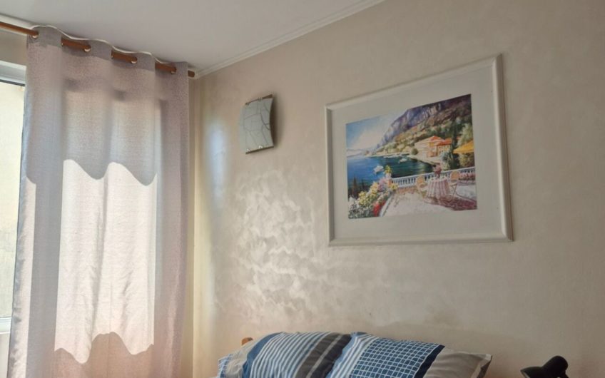 Kuća uz more u Luštici – odmah na plaži