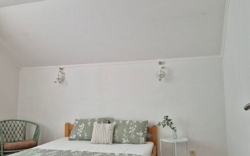 Kuća uz more u Luštici – odmah na plaži