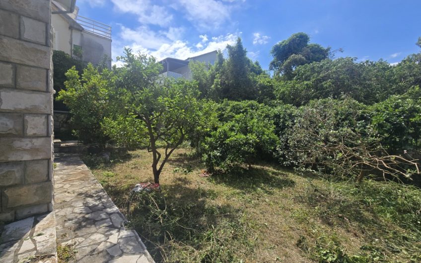 Kuća uz more u Luštici – odmah na plaži