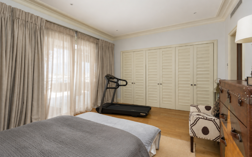 Ekskluzivan apartman sa 3 spavaće sobe i izlazom na bazen u Porto Montenegro