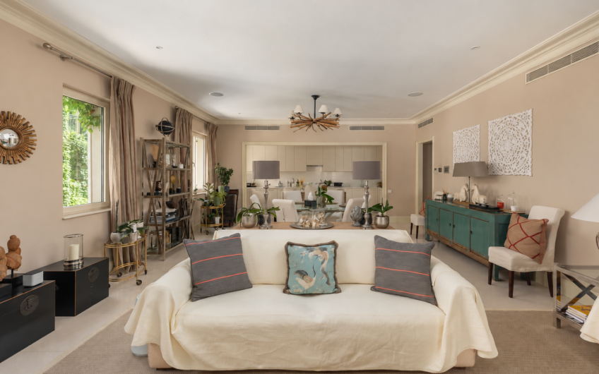 Ekskluzivan apartman sa 3 spavaće sobe i izlazom na bazen u Porto Montenegro