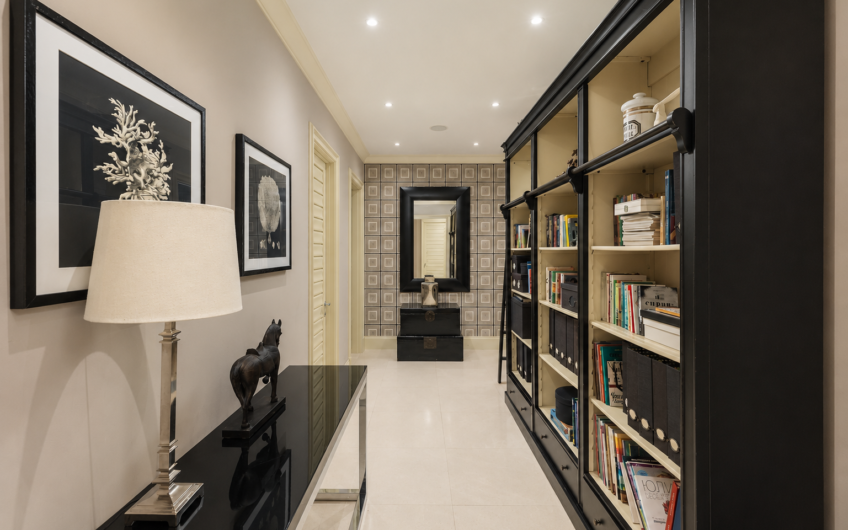 Ekskluzivan apartman sa 3 spavaće sobe i izlazom na bazen u Porto Montenegro
