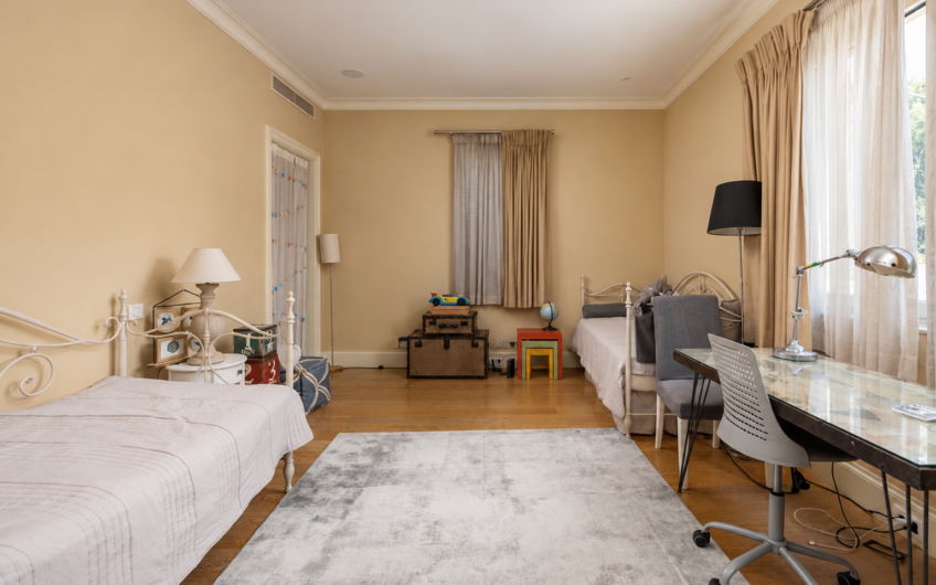 Ekskluzivan apartman sa 3 spavaće sobe i izlazom na bazen u Porto Montenegro