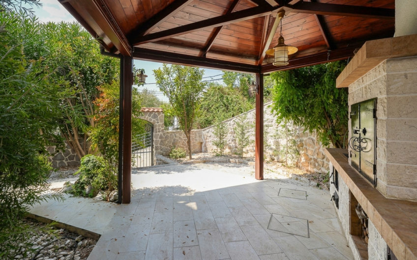 Vila s panoramskim pogledom na pješačkoj udaljenosti od mora – Tivat