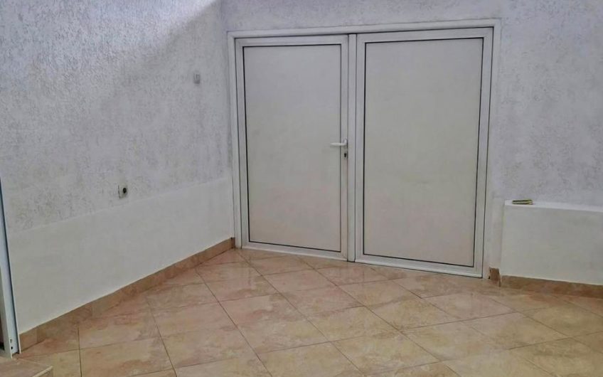 Poslovni prostor u Tivtu, Kalimanj
