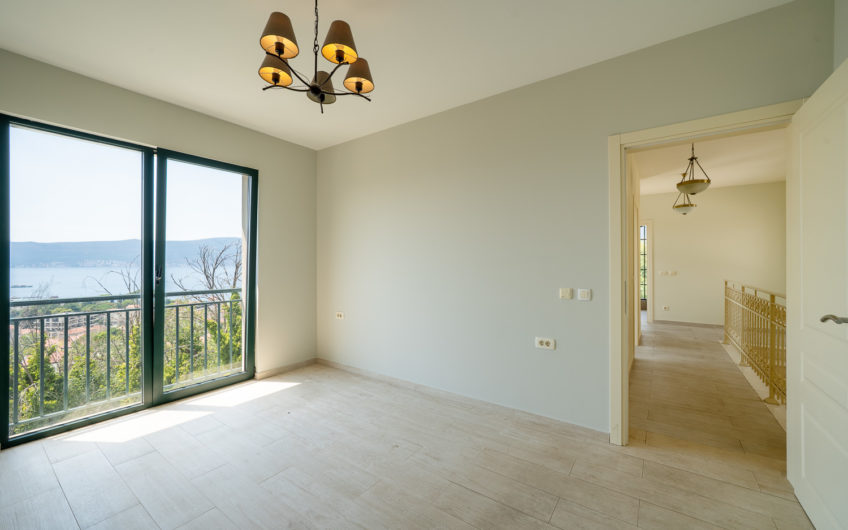 Vila s panoramskim pogledom na pješačkoj udaljenosti od mora – Tivat